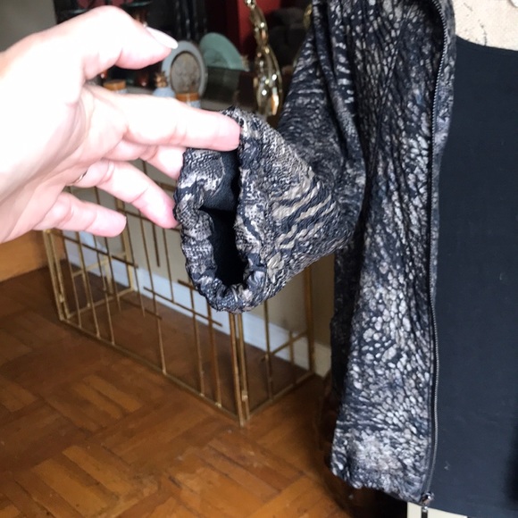 J.M ANIMAL PRINT SWEATER - Picture 4 of 8